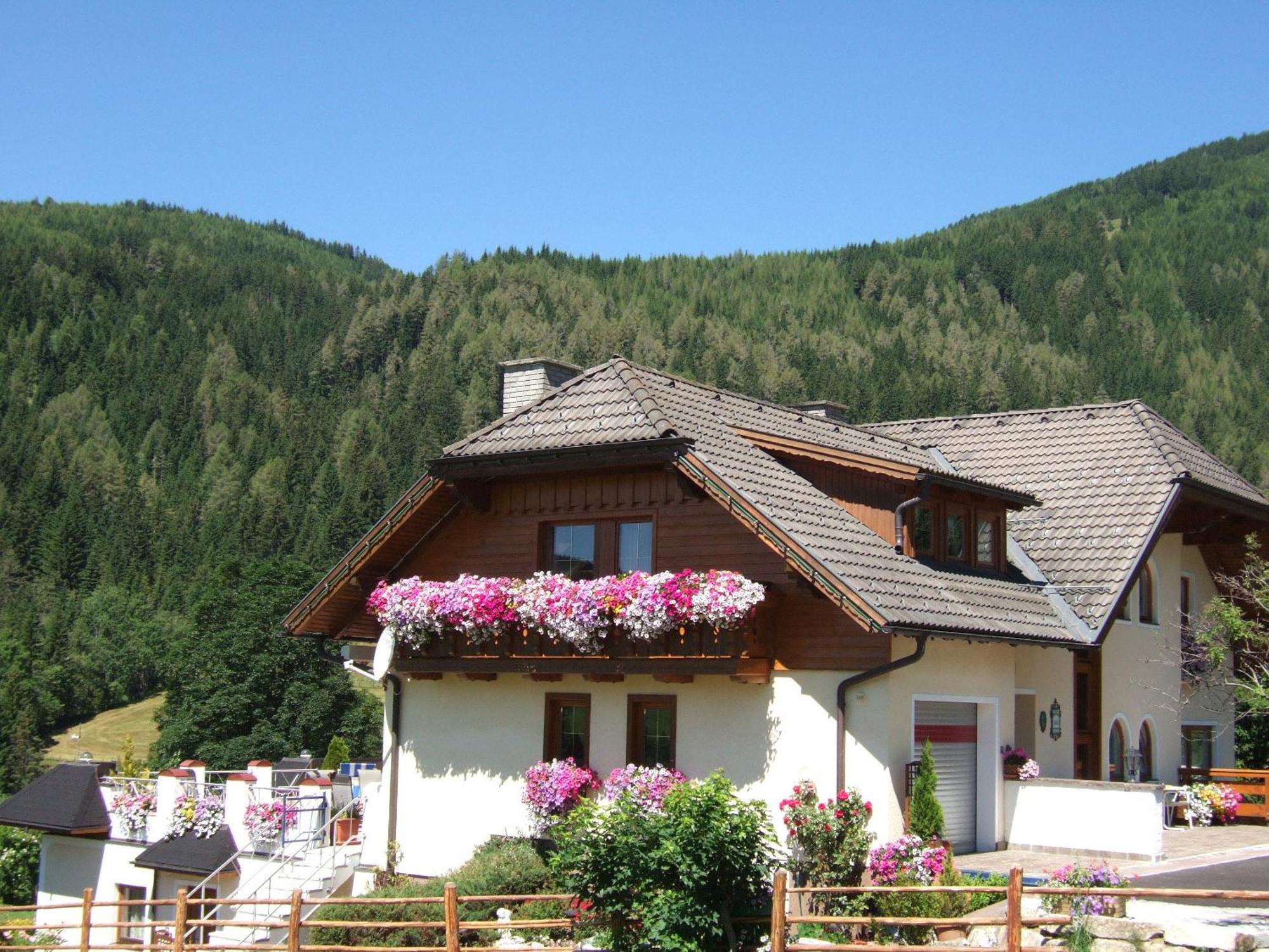 Lungau Apartment - Ferienwohnung Haus Esl Hintergoriach Bagian luar foto